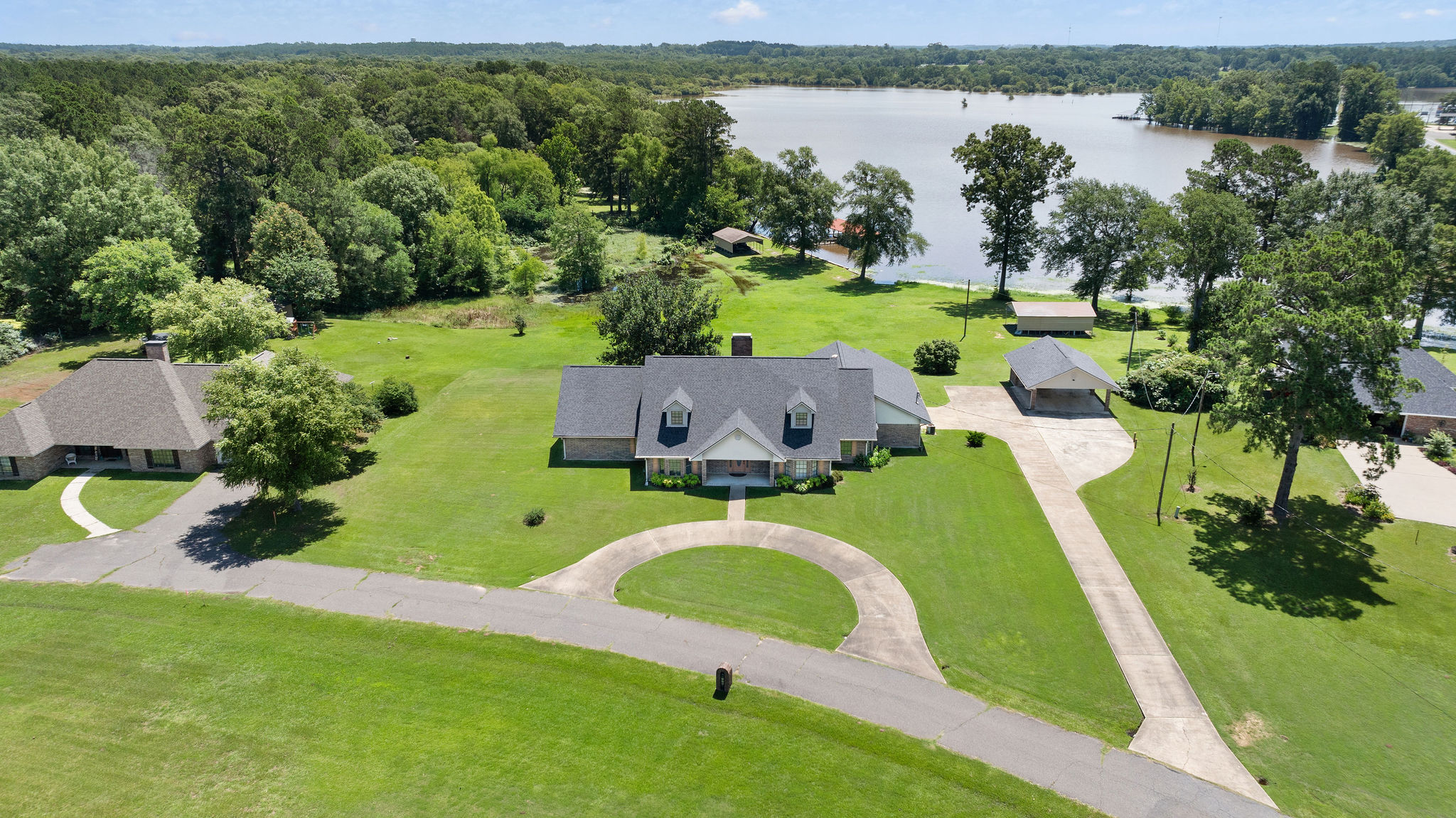 Zwolle, Louisiana, 71486, United States, 5 Bedrooms Bedrooms, ,3 BathroomsBathrooms,Residential,For Sale,1981648
