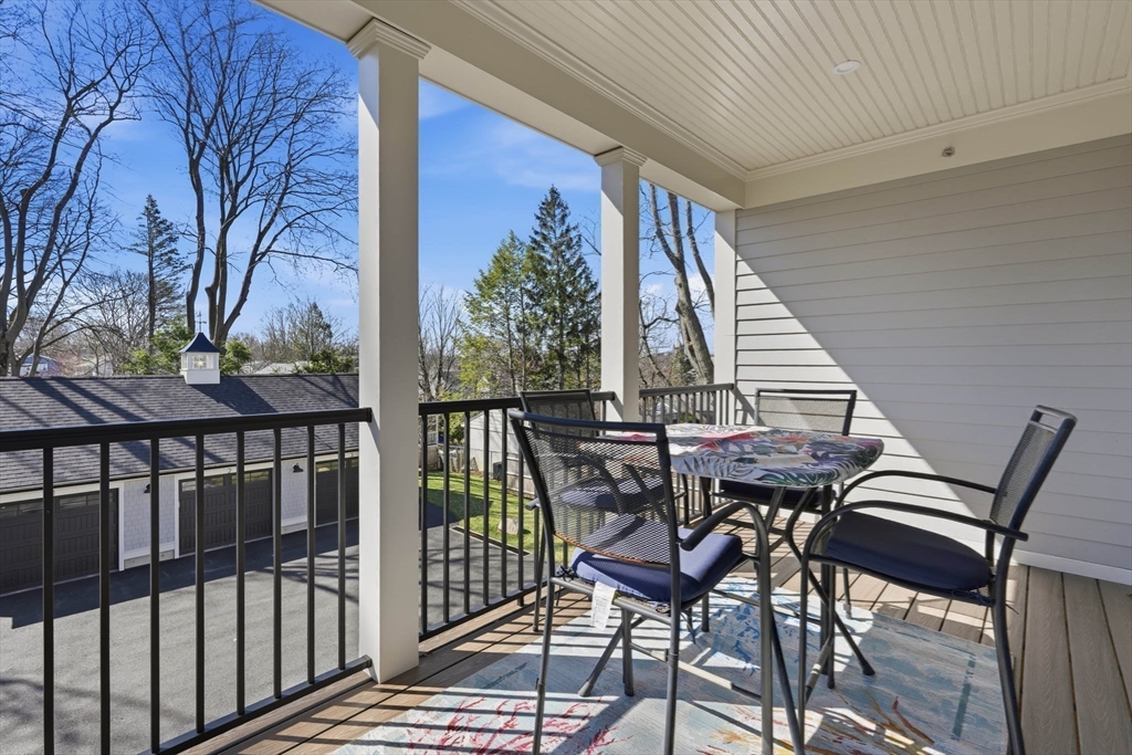 Wakefield, Massachusetts, 01880, United States, 2 Bedrooms Bedrooms, ,3 BathroomsBathrooms,Residential,For Sale,2036926