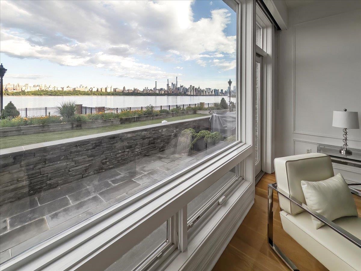 Edgewater, New Jersey, 07020, United States, 2 Bedrooms Bedrooms, ,2 BathroomsBathrooms,Residential,For Sale,1995934