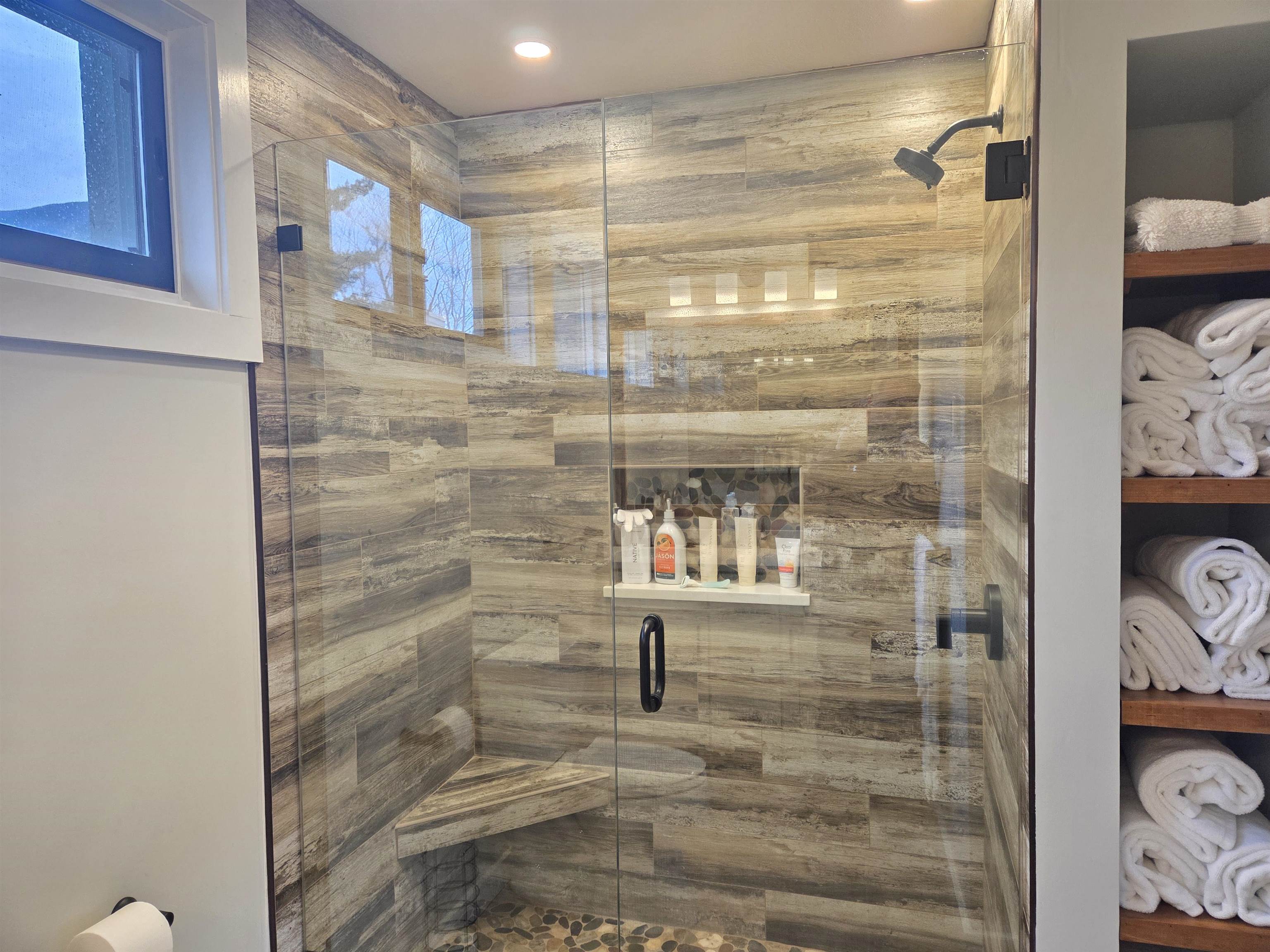 Lincoln, New Hampshire, 03251, United States, 3 Bedrooms Bedrooms, ,2 BathroomsBathrooms,Residential,For Sale,1987969