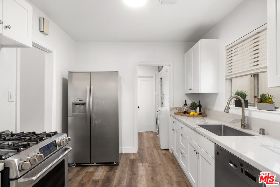 Beverly Hills, California, 90211, United States, 3 Bedrooms Bedrooms, ,2 BathroomsBathrooms,Residential,For Sale,1895625
