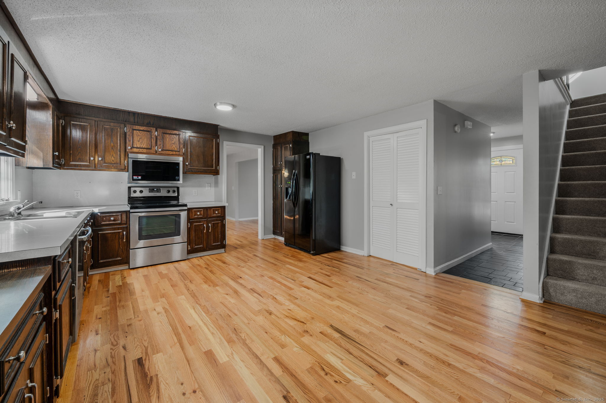 Waterford, Connecticut, 06385, United States, 3 Bedrooms Bedrooms, ,3 BathroomsBathrooms,Residential,For Sale,1969009