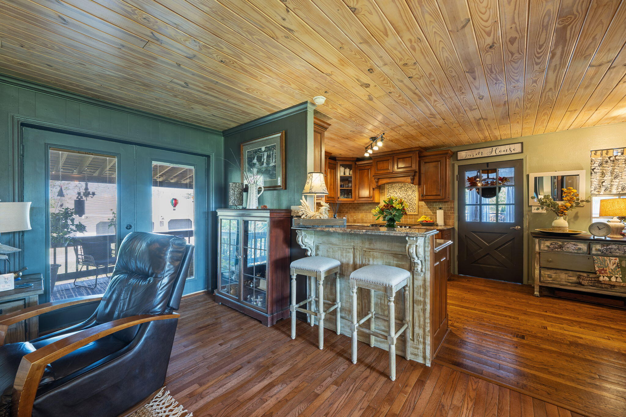 Harrison, Tennessee, 37341, United States, 4 Bedrooms Bedrooms, ,4 BathroomsBathrooms,Residential,For Sale,1951177