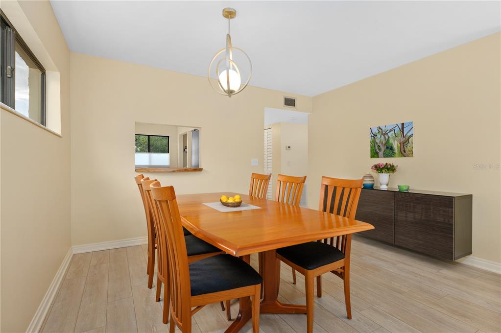 Sarasota, Florida, 34231, United States, 2 Bedrooms Bedrooms, ,2 BathroomsBathrooms,Residential,For Sale,1969119