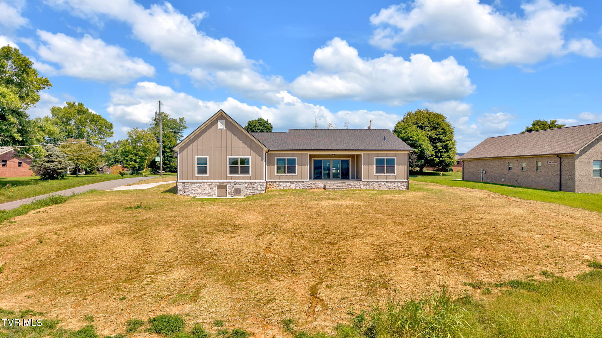 Greeneville, Tennessee, 37745, United States, 3 Bedrooms Bedrooms, ,2 BathroomsBathrooms,Residential,For Sale,1923218