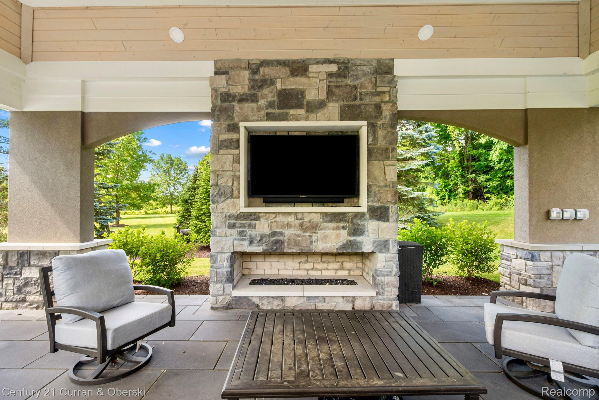 South Lyon, Michigan, 48178, United States, 6 Bedrooms Bedrooms, ,8 BathroomsBathrooms,Residential,For Sale,1976277