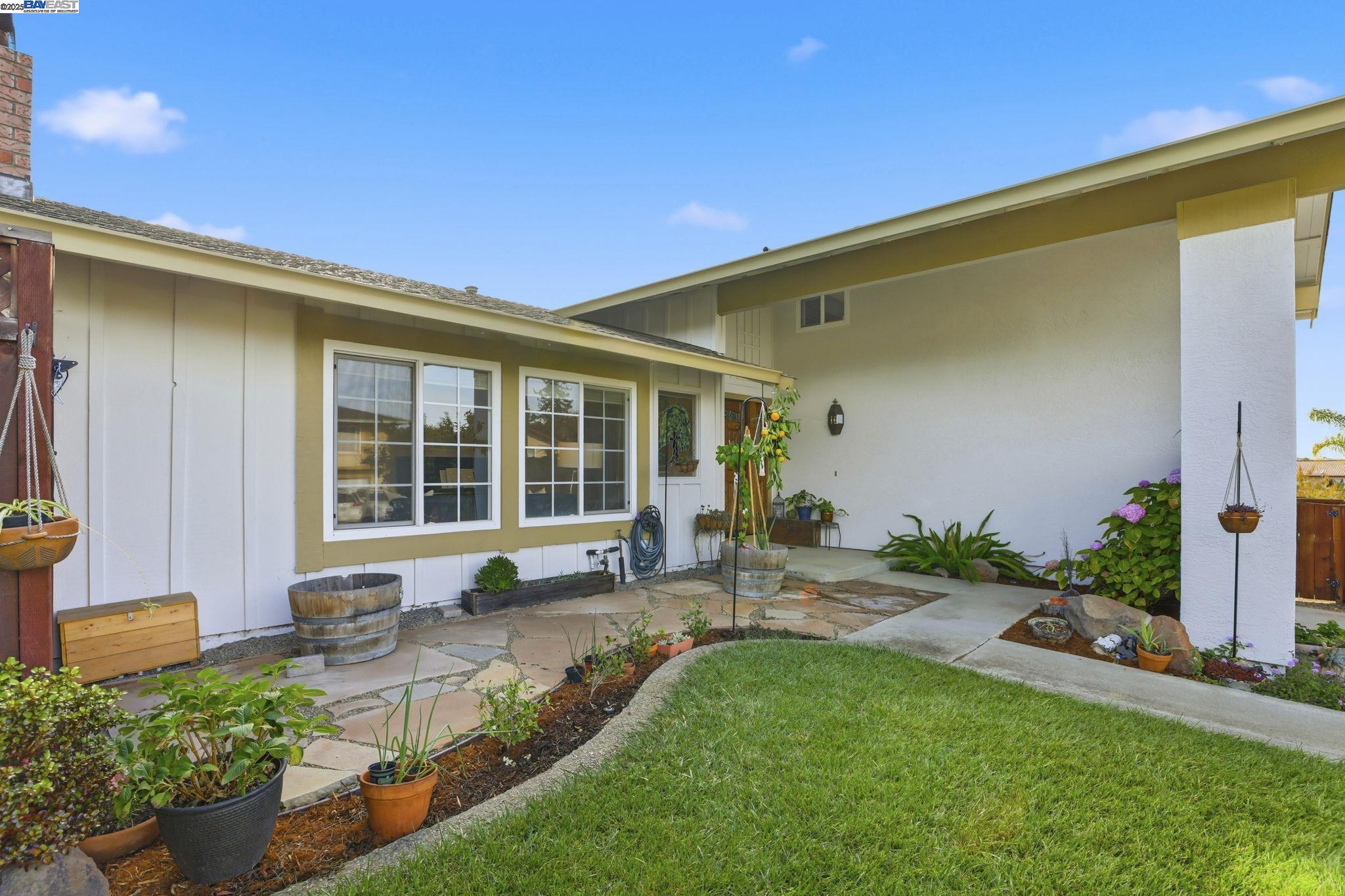 Pleasanton, California, 94566, United States, 4 Bedrooms Bedrooms, ,2 BathroomsBathrooms,Residential,For Sale,1988174