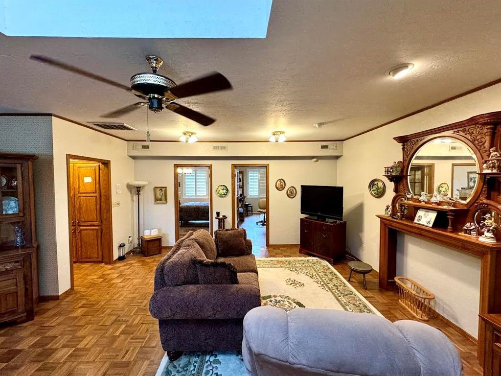 Chickasha, Oklahoma, 73018, United States, 7 Bedrooms Bedrooms, ,7 BathroomsBathrooms,Residential,For Sale,1921777