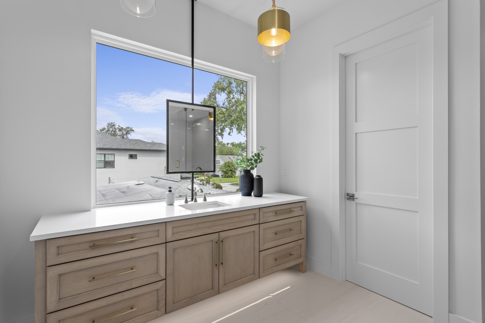 Tampa, Florida, 33611, United States, 6 Bedrooms Bedrooms, ,6 BathroomsBathrooms,Residential,For Sale,1981634