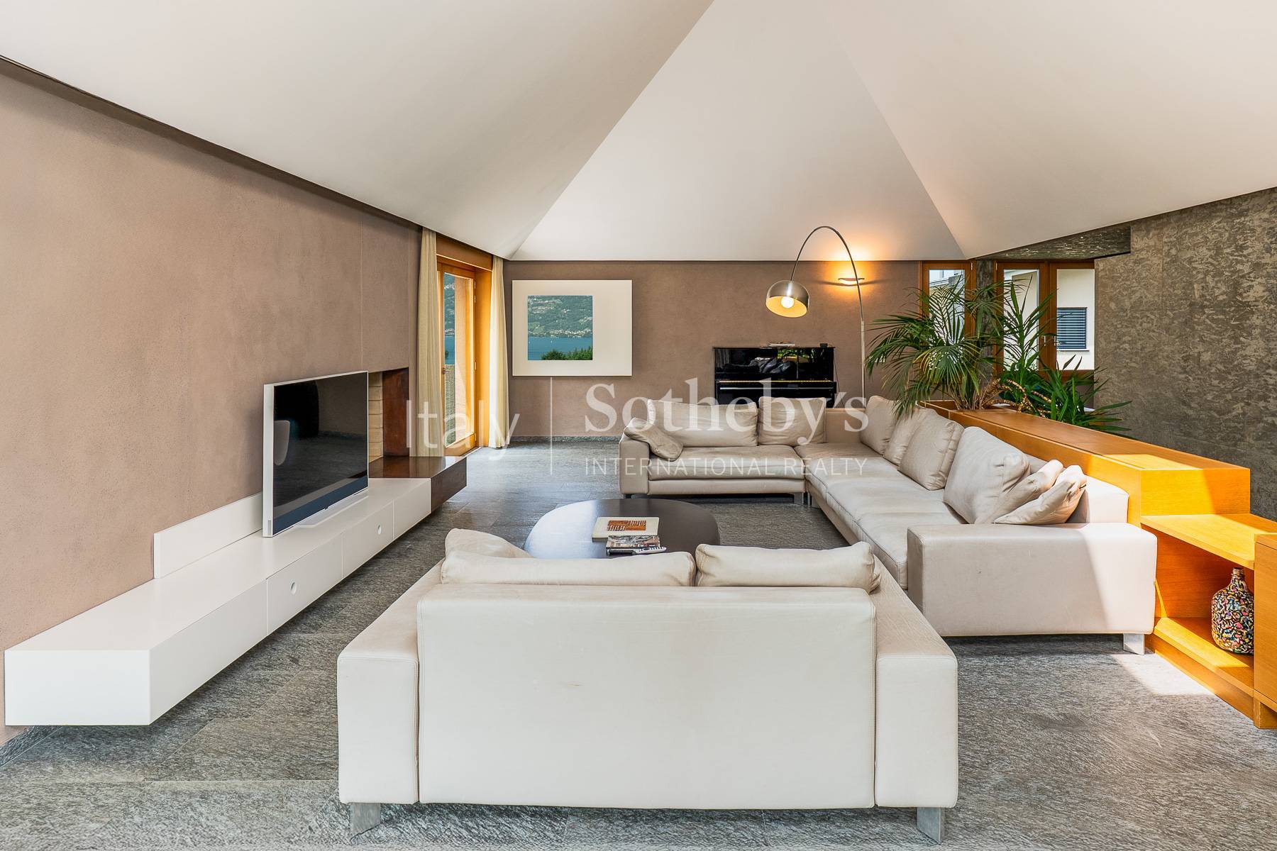  Prestigious villa with lake view and private park - 物件實景