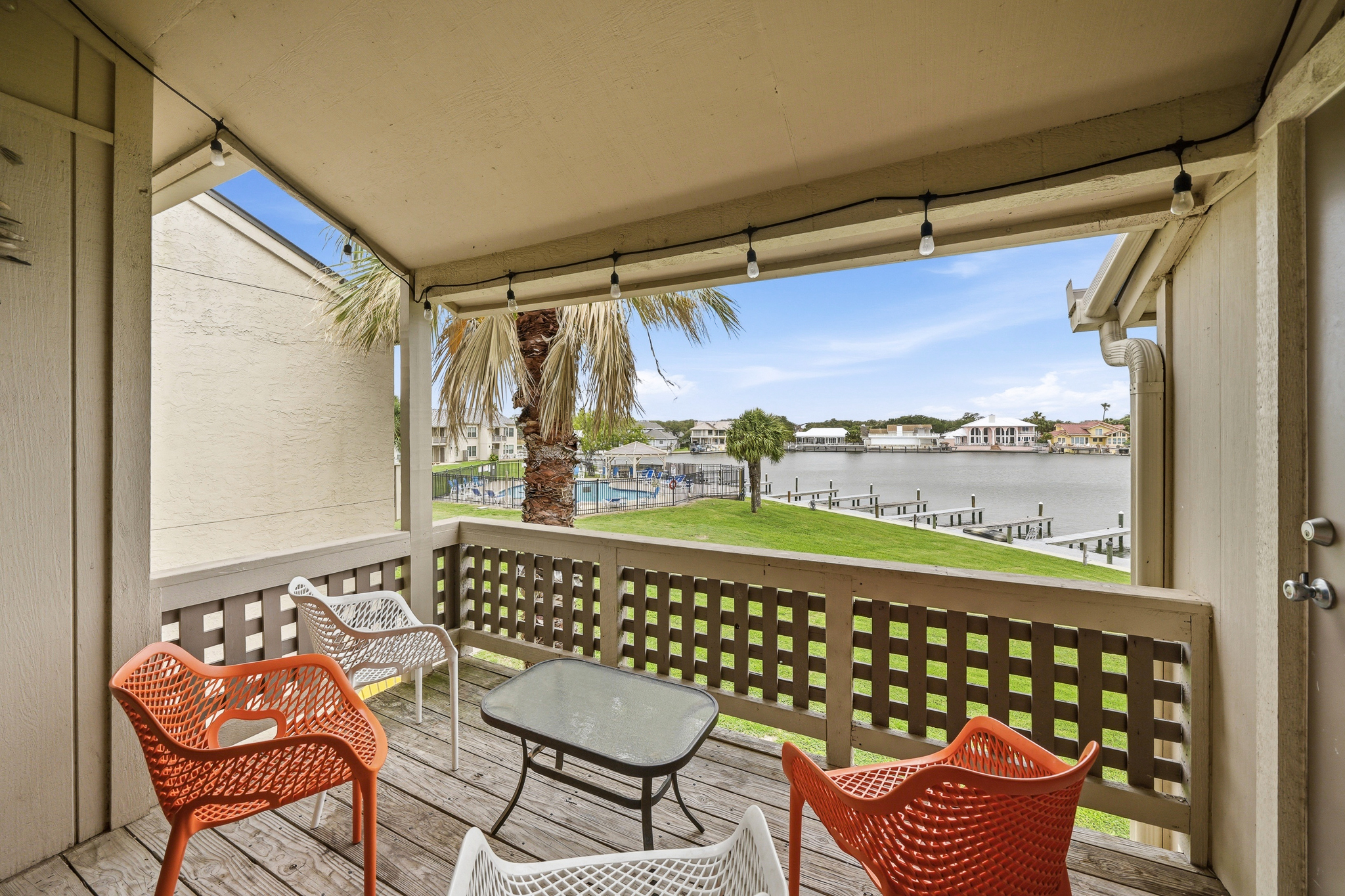  Resort-Style Waterfront Condo - 物件實景