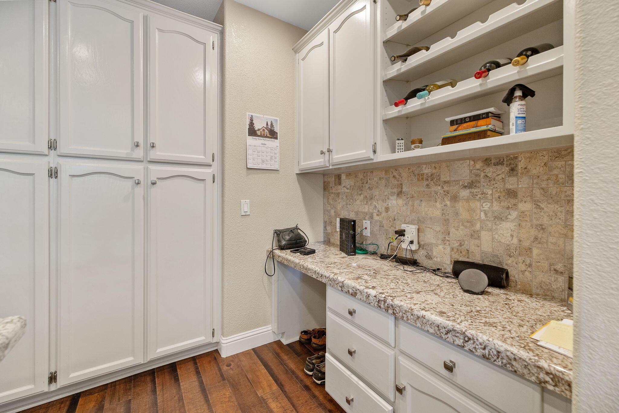 Visalia, California, 93292, United States, 4 Bedrooms Bedrooms, ,3 BathroomsBathrooms,Residential,For Sale,1977045