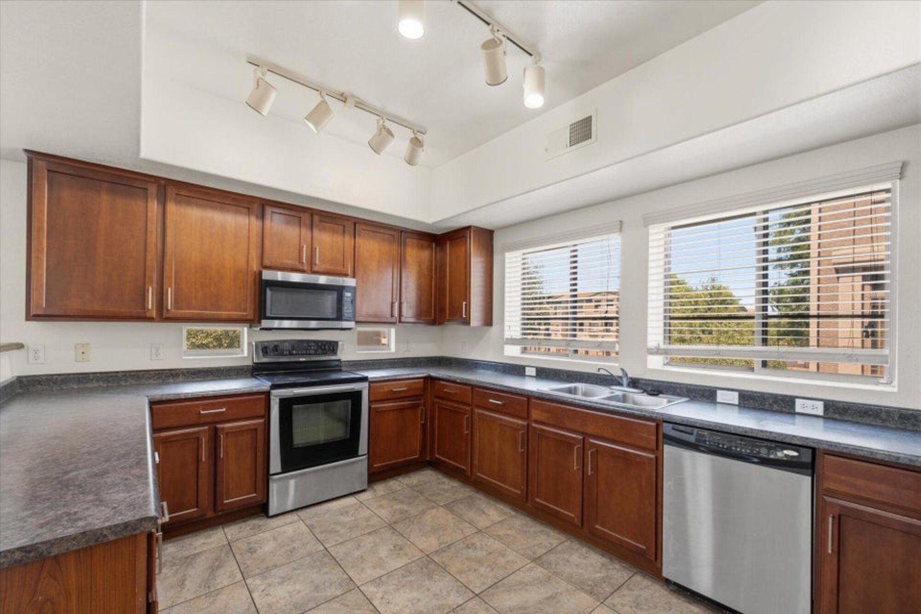  2401 E Rio Salado Parkway ¦ Tempe, AZ - 物件實景