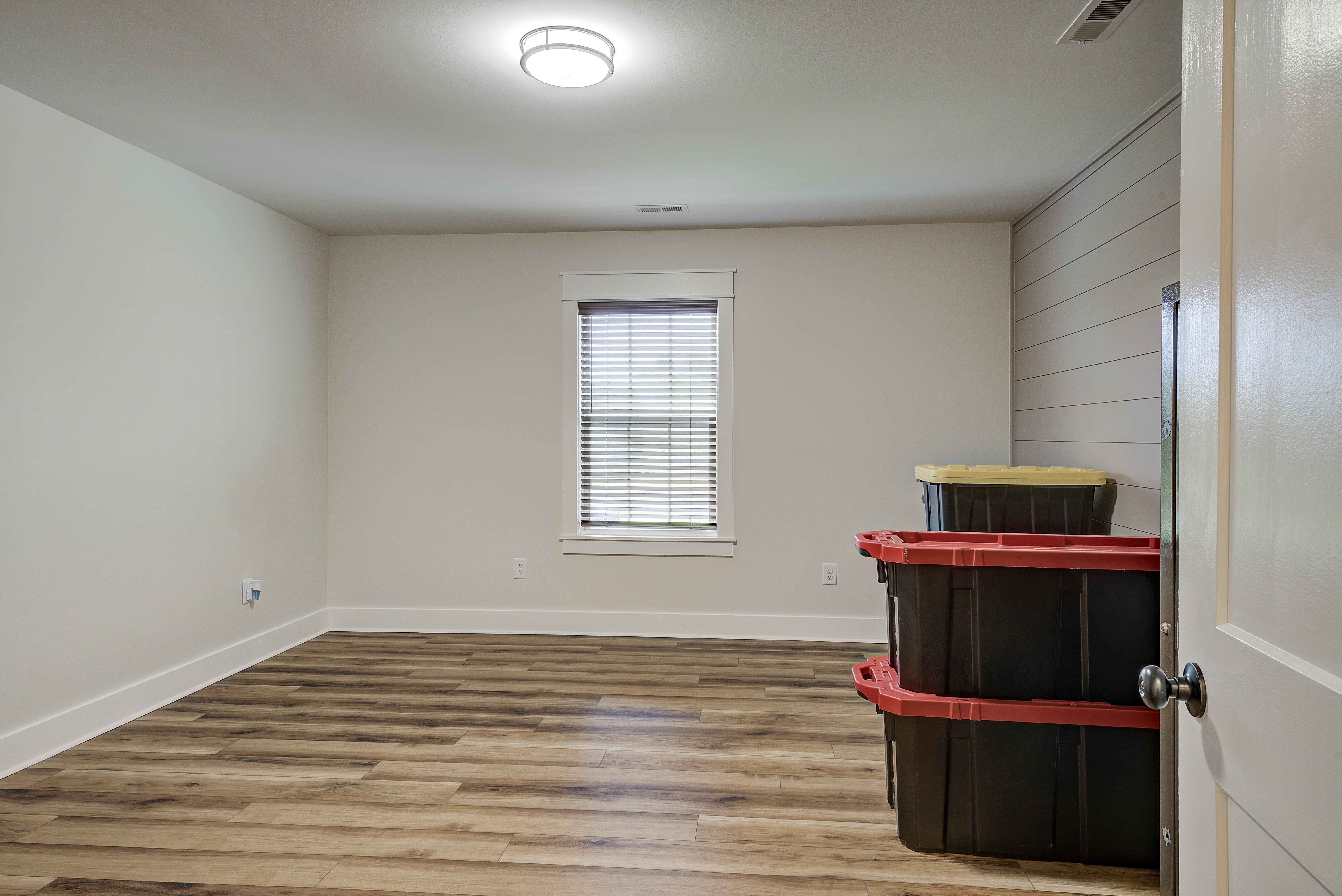 Jonesborough, Tennessee, 37659, United States, 3 Bedrooms Bedrooms, ,3 BathroomsBathrooms,Residential,For Sale,2000637