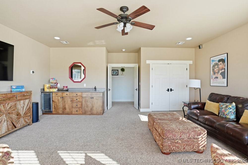 Jenks, Oklahoma, 74037, United States, 5 Bedrooms Bedrooms, ,6 BathroomsBathrooms,Residential,For Sale,1989076