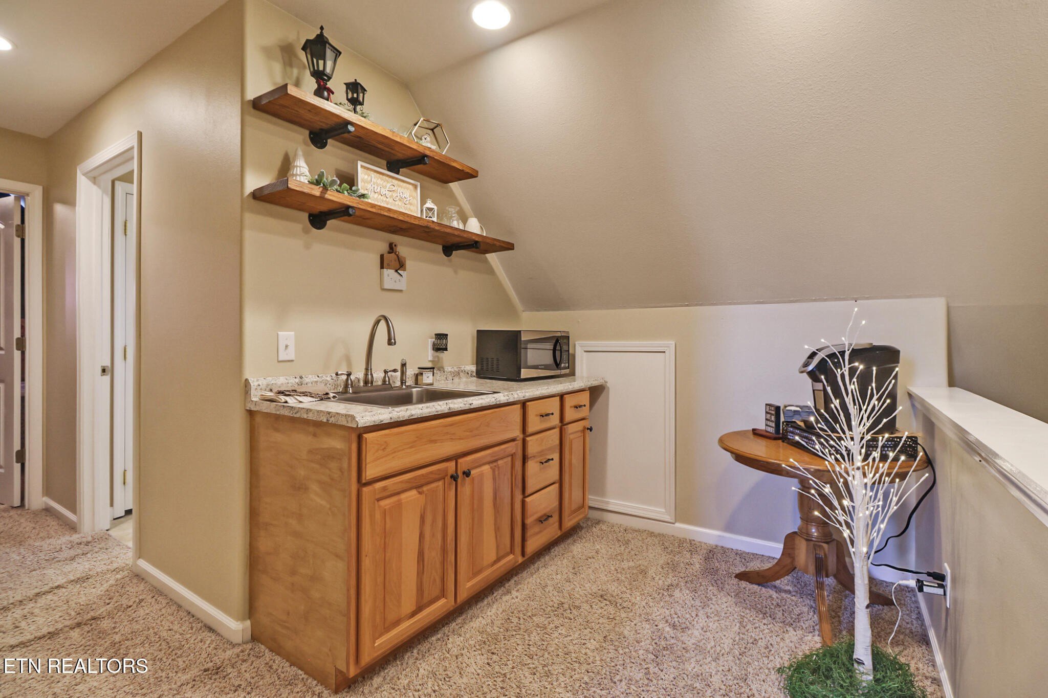 Crossville, Tennessee, 38555, United States, 4 Bedrooms Bedrooms, ,5 BathroomsBathrooms,Residential,For Sale,2005475