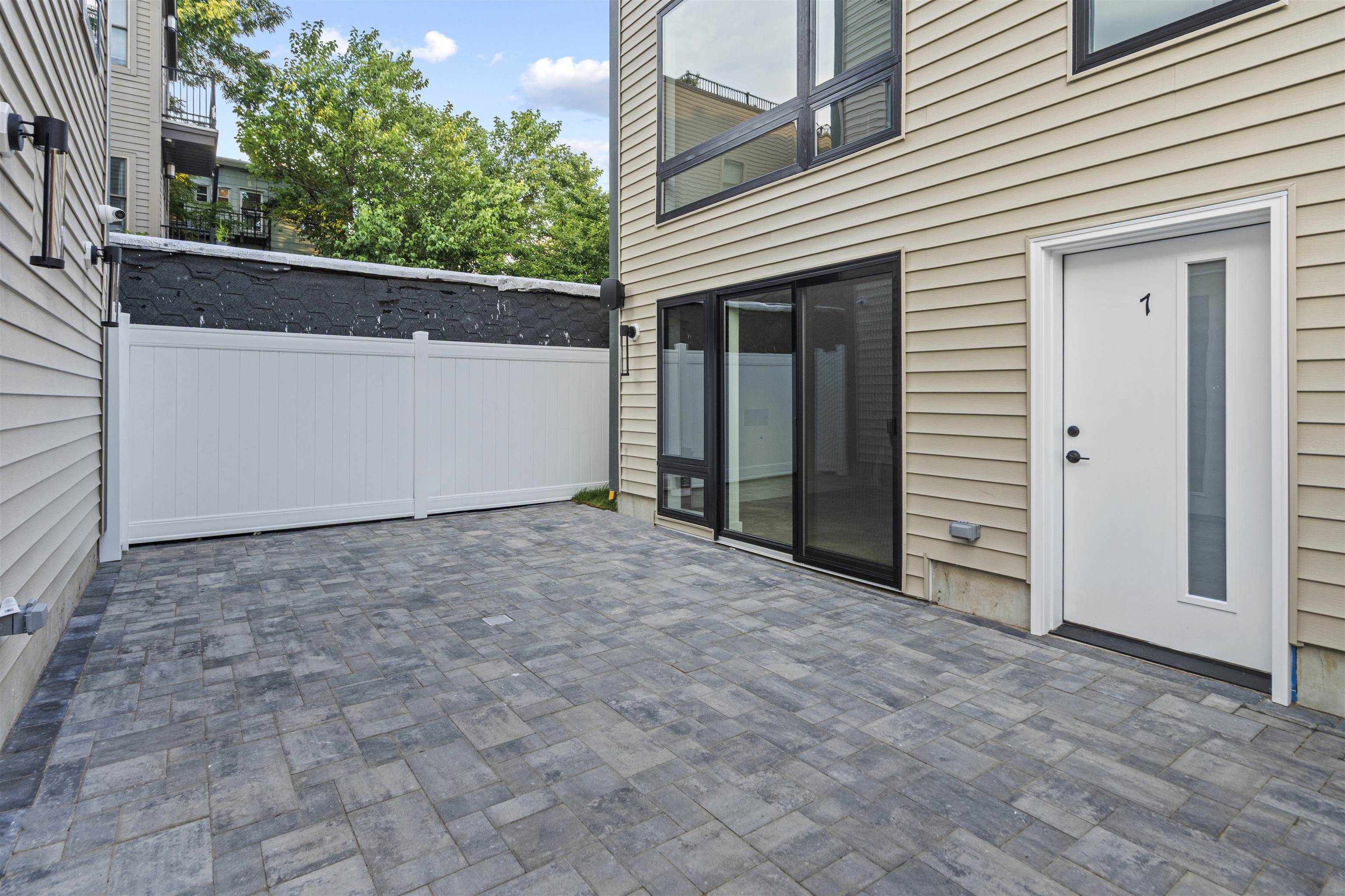 Jersey City, New Jersey, 07307, United States, 3 Bedrooms Bedrooms, ,3 BathroomsBathrooms,Residential,For Sale,2001766