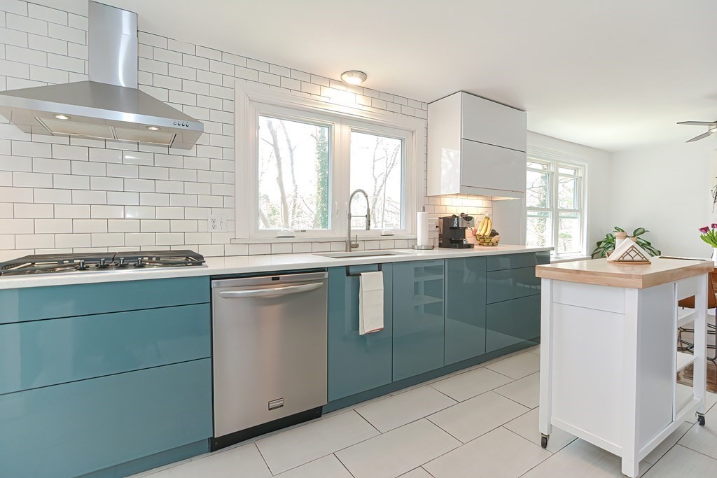 Dedham, Massachusetts, 02026, United States, 3 Bedrooms Bedrooms, ,2 BathroomsBathrooms,Residential,For Sale,1945023