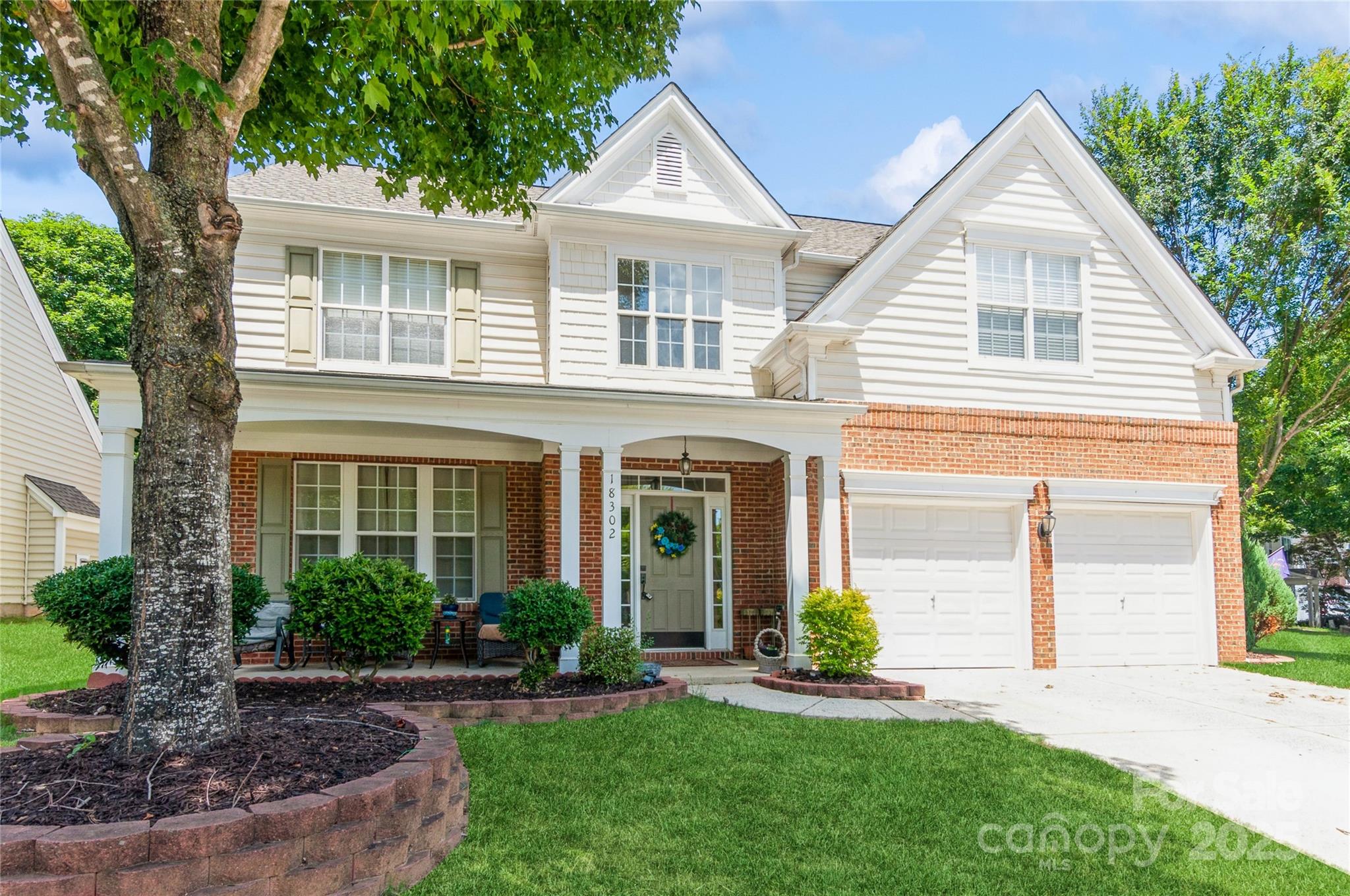 Cornelius, North Carolina, 28031, United States, 4 Bedrooms Bedrooms, ,3 BathroomsBathrooms,Residential,For Sale,1896609