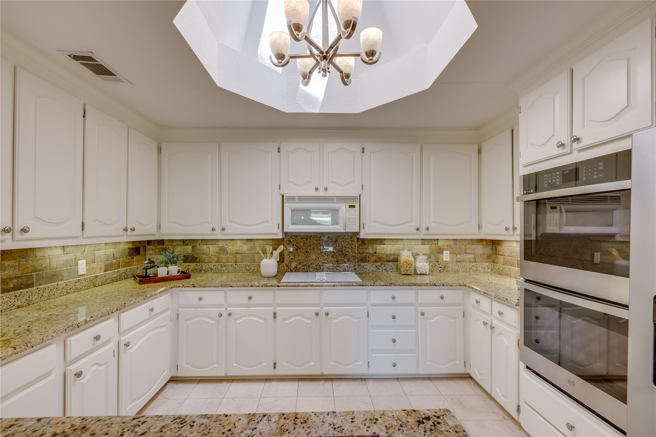 Fort Worth, Texas, 76116, United States, 4 Bedrooms Bedrooms, ,4 BathroomsBathrooms,Residential,For Sale,1926062