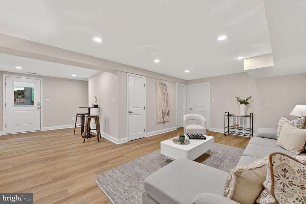 Arlington, Virginia, 22213, United States, 5 Bedrooms Bedrooms, ,5 BathroomsBathrooms,Residential,For Sale,1982488