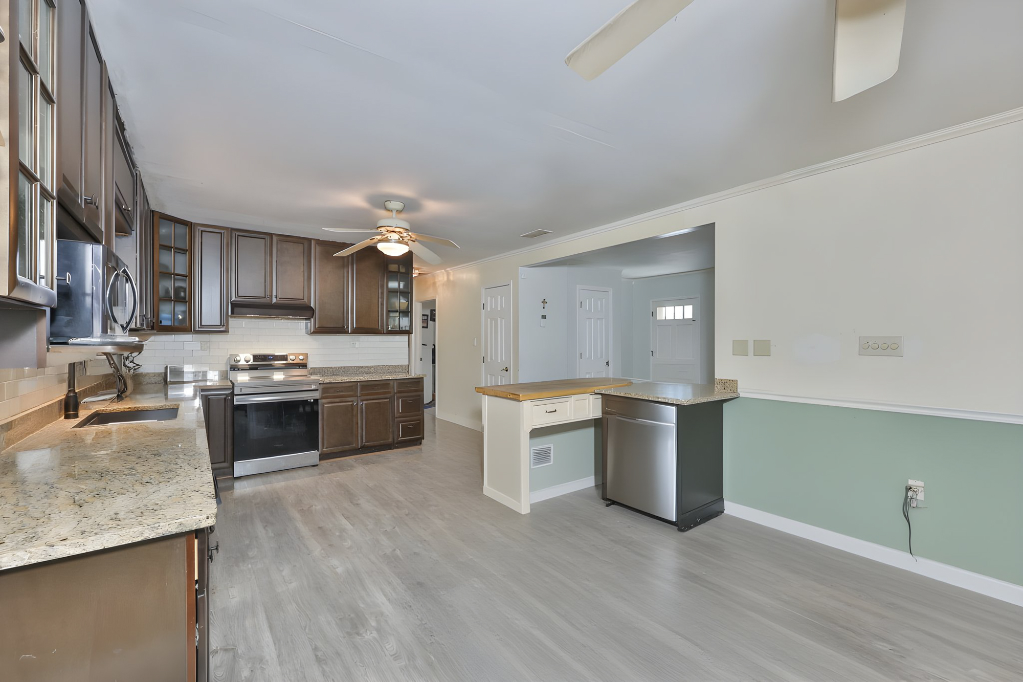 Wimauma, Florida, 33598, United States, 3 Bedrooms Bedrooms, ,2 BathroomsBathrooms,Residential,For Sale,2048380
