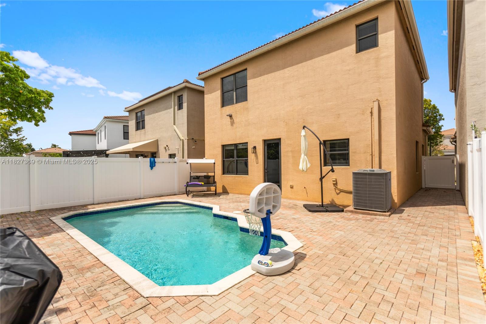 Miami, Florida, 33179, United States, 3 Bedrooms Bedrooms, ,3 BathroomsBathrooms,Residential,For Sale,1868662