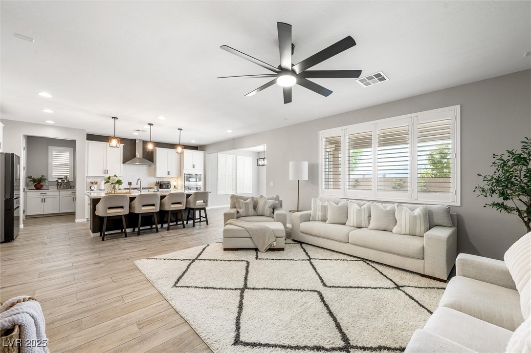 Las Vegas, Nevada, 89183, United States, 4 Bedrooms Bedrooms, ,3 BathroomsBathrooms,Residential,For Sale,1908319