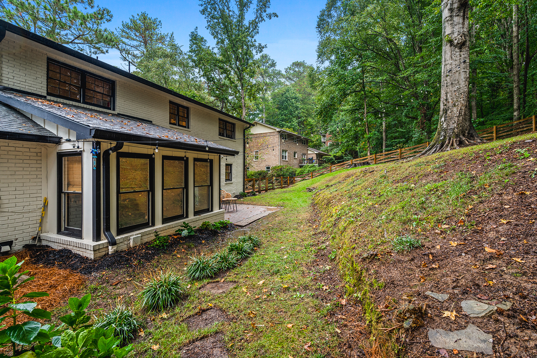  Beautifully Renovated Roswell Home Blends Contemporary Style with Classic Charm - 物件實景