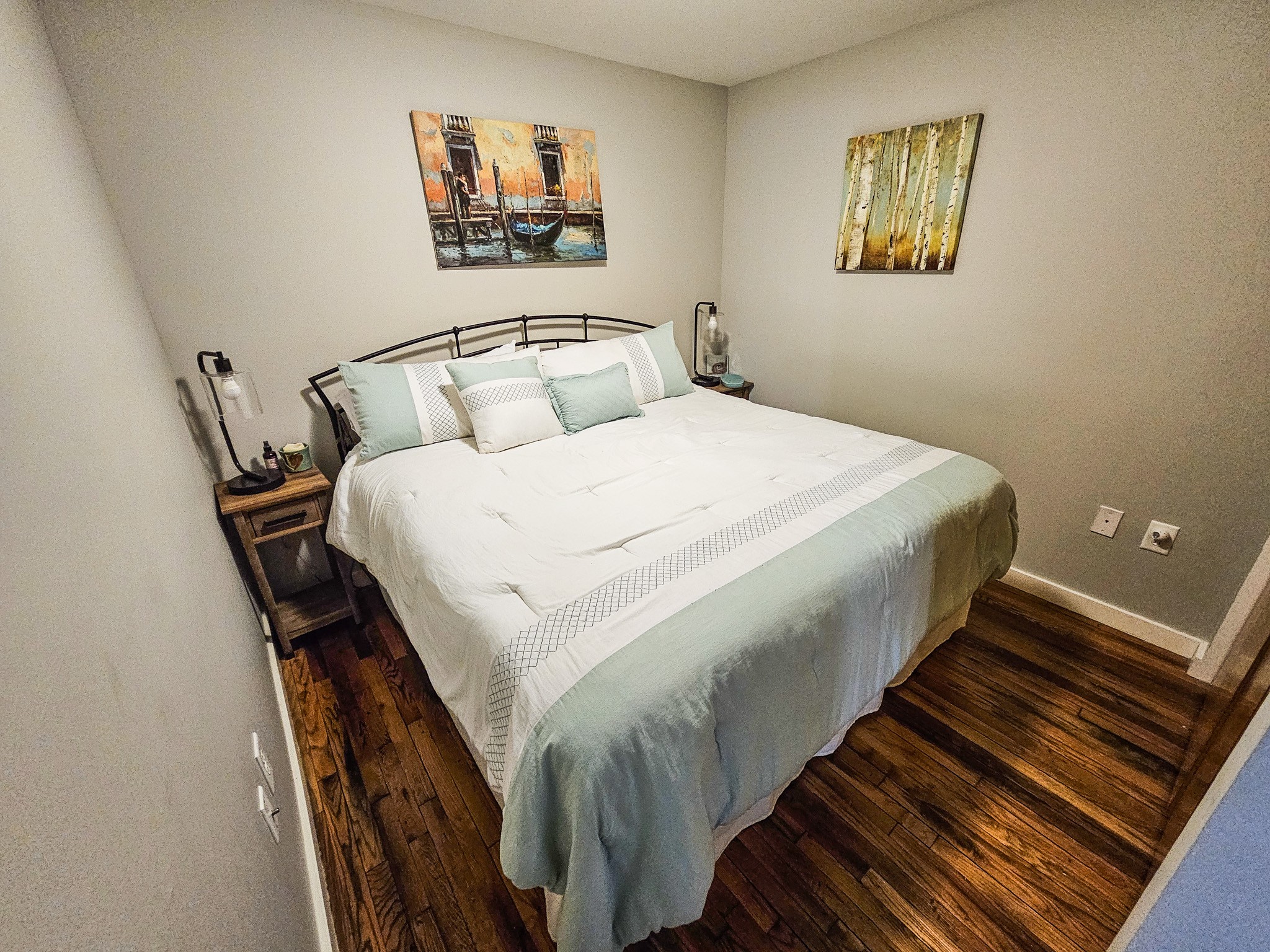 Nashville, Tennessee, 37219, United States, 2 Bedrooms Bedrooms, ,2 BathroomsBathrooms,Residential,For Sale,1743345