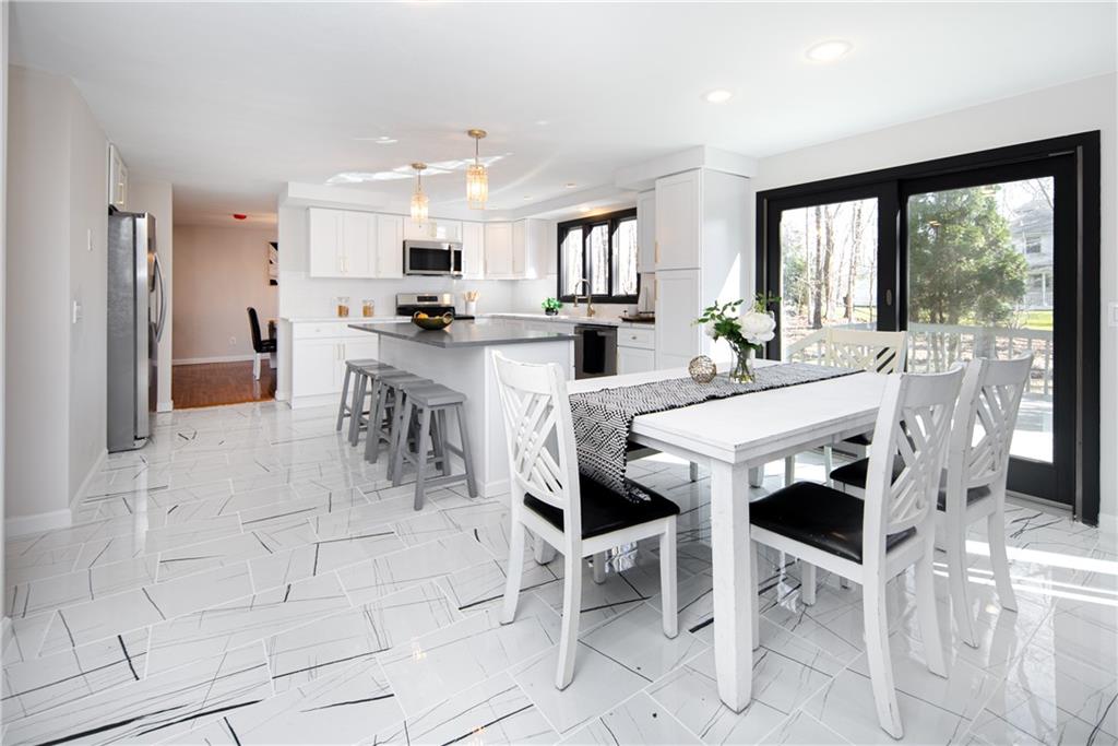 East Greenwich, Rhode Island, 02818, United States, 3 Bedrooms Bedrooms, ,3 BathroomsBathrooms,Residential,For Sale,1905846