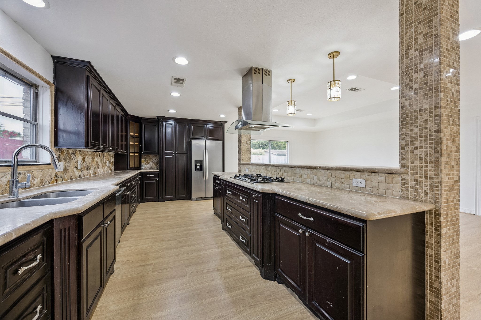  9418 Meadowbriar Lane - 物件實景