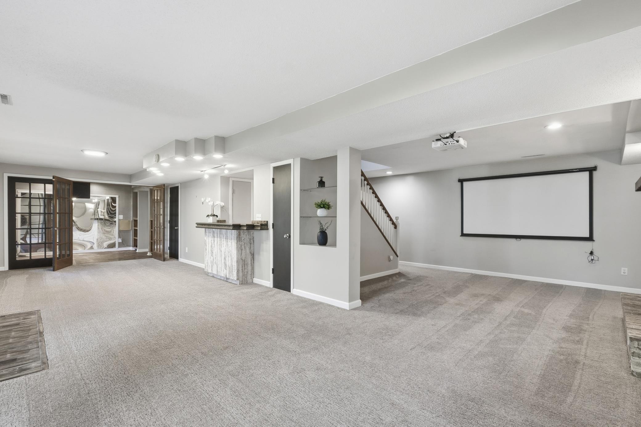 Woodbury, Minnesota, 55125, United States, 4 Bedrooms Bedrooms, ,2 BathroomsBathrooms,Residential,For Sale,1991775