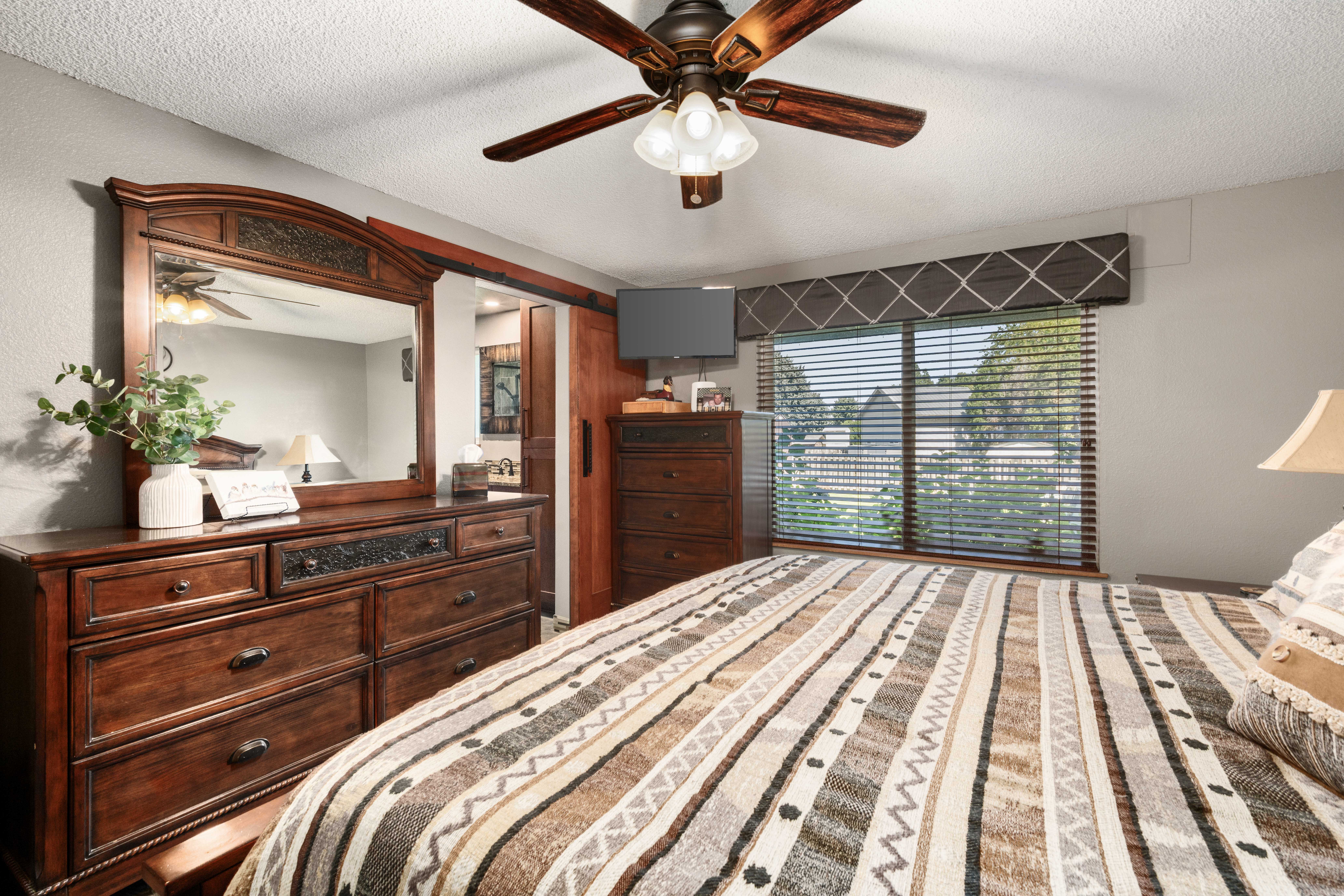  Welcome to this Charming 1-Story Home Situated On a Generous .35 Acre Lot - 物件實景