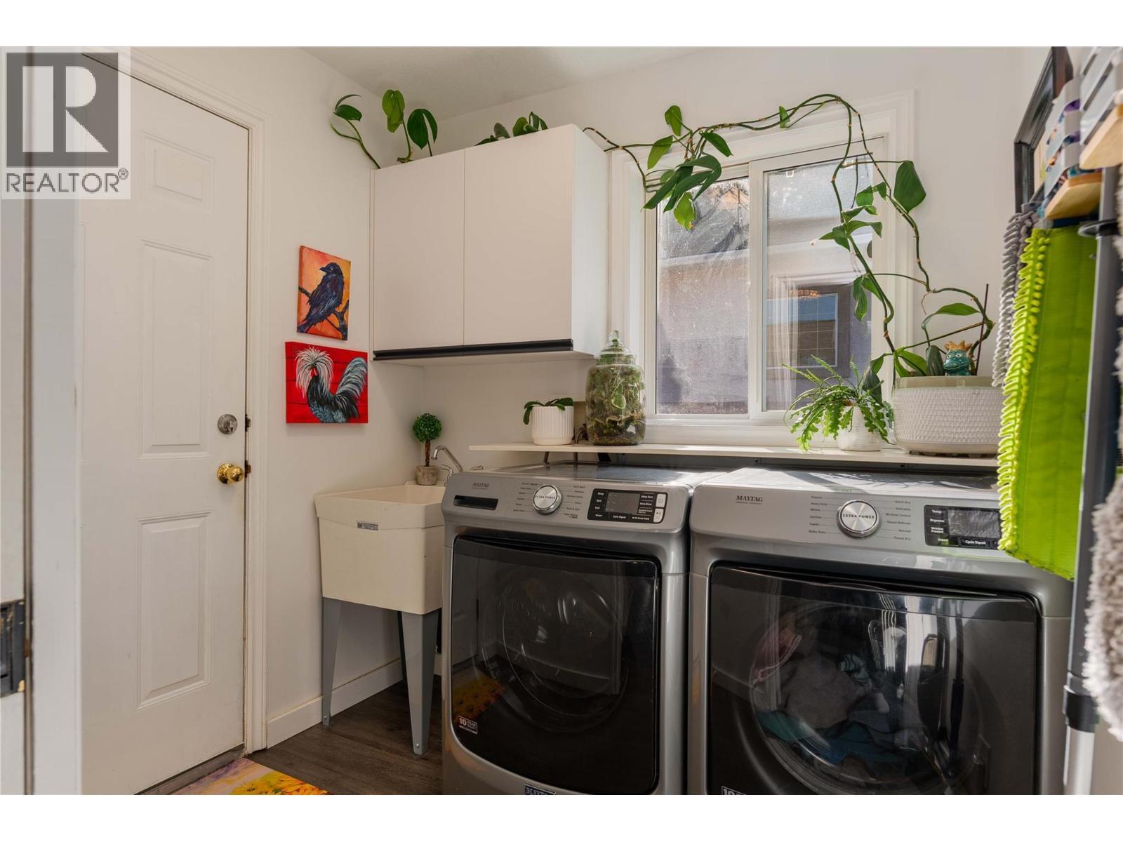 CASTLEGAR, British Columbia, V1N 3Z1, CA, 5 Bedrooms Bedrooms, ,3 BathroomsBathrooms,Residential,For Sale,1918005