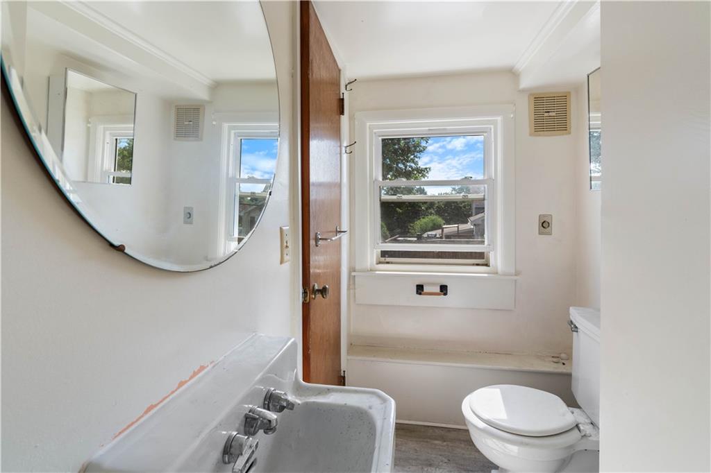 Portsmouth, Rhode Island, 02871, United States, 3 Bedrooms Bedrooms, ,2 BathroomsBathrooms,Residential,For Sale,1974528