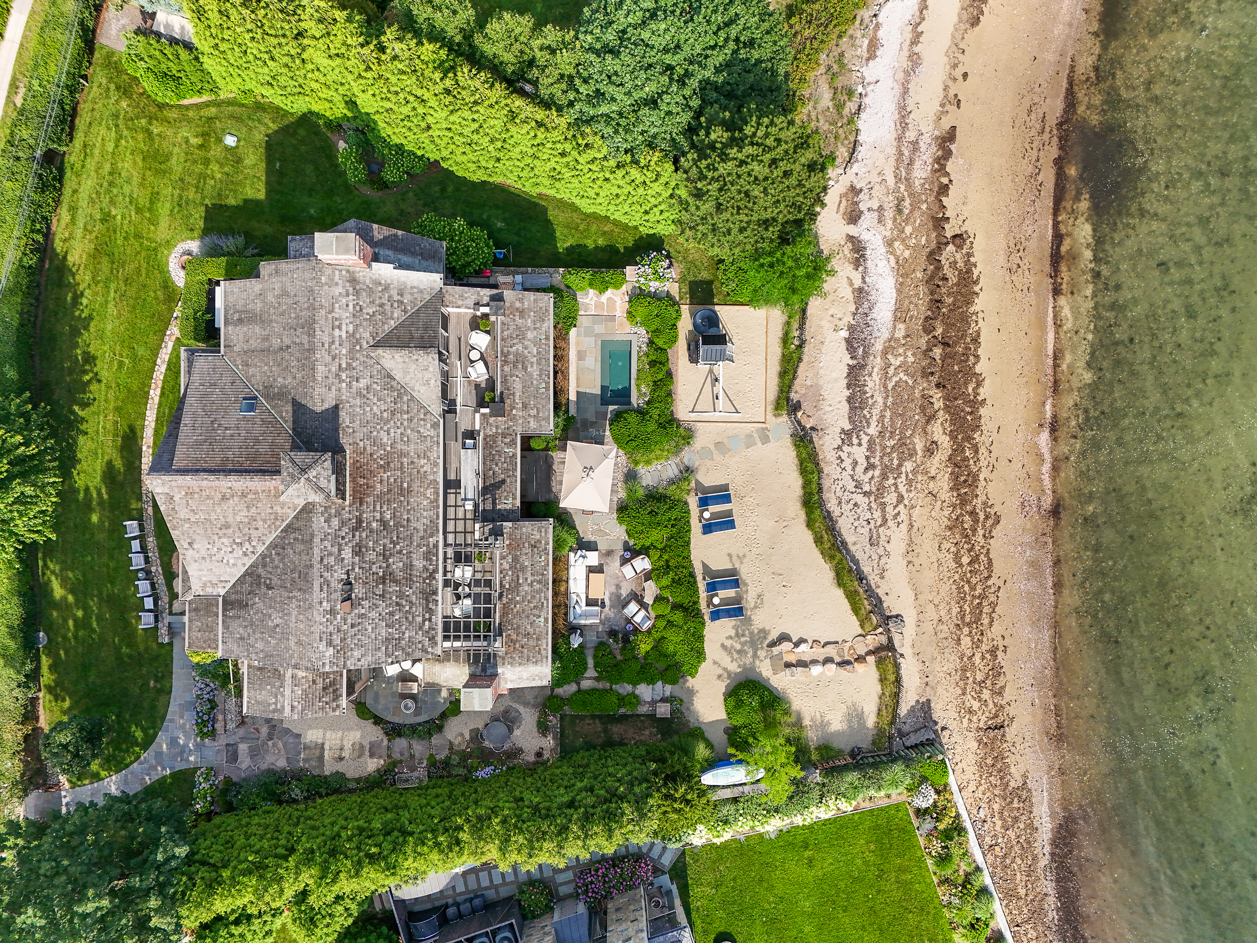  Prime Waterfront Living Meets Architectural Excellence in Coveted Compo Beach - 物件實景
