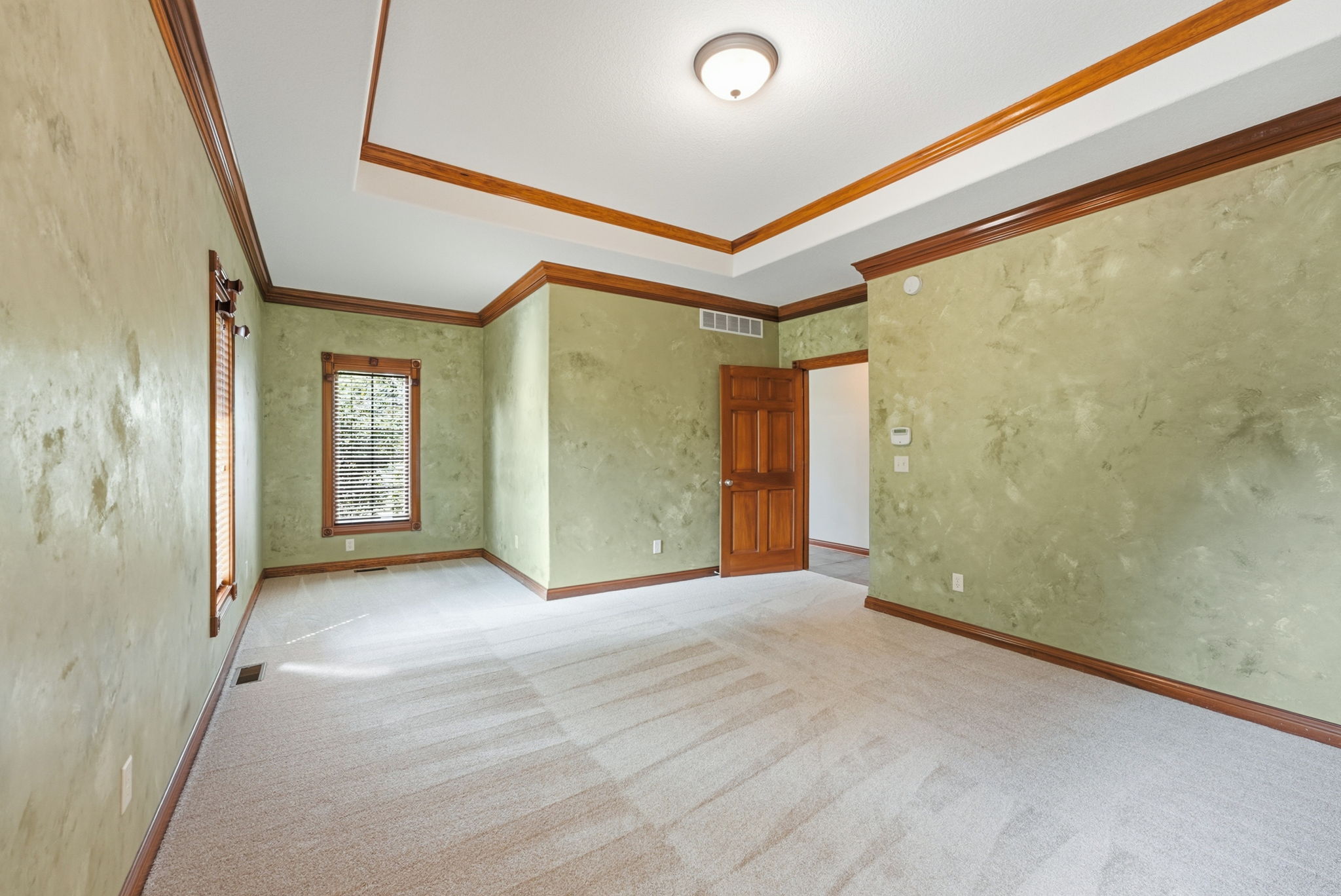  All-Brick Custom Home Tucked Away on Quiet Cul-De-Sac - 物件實景