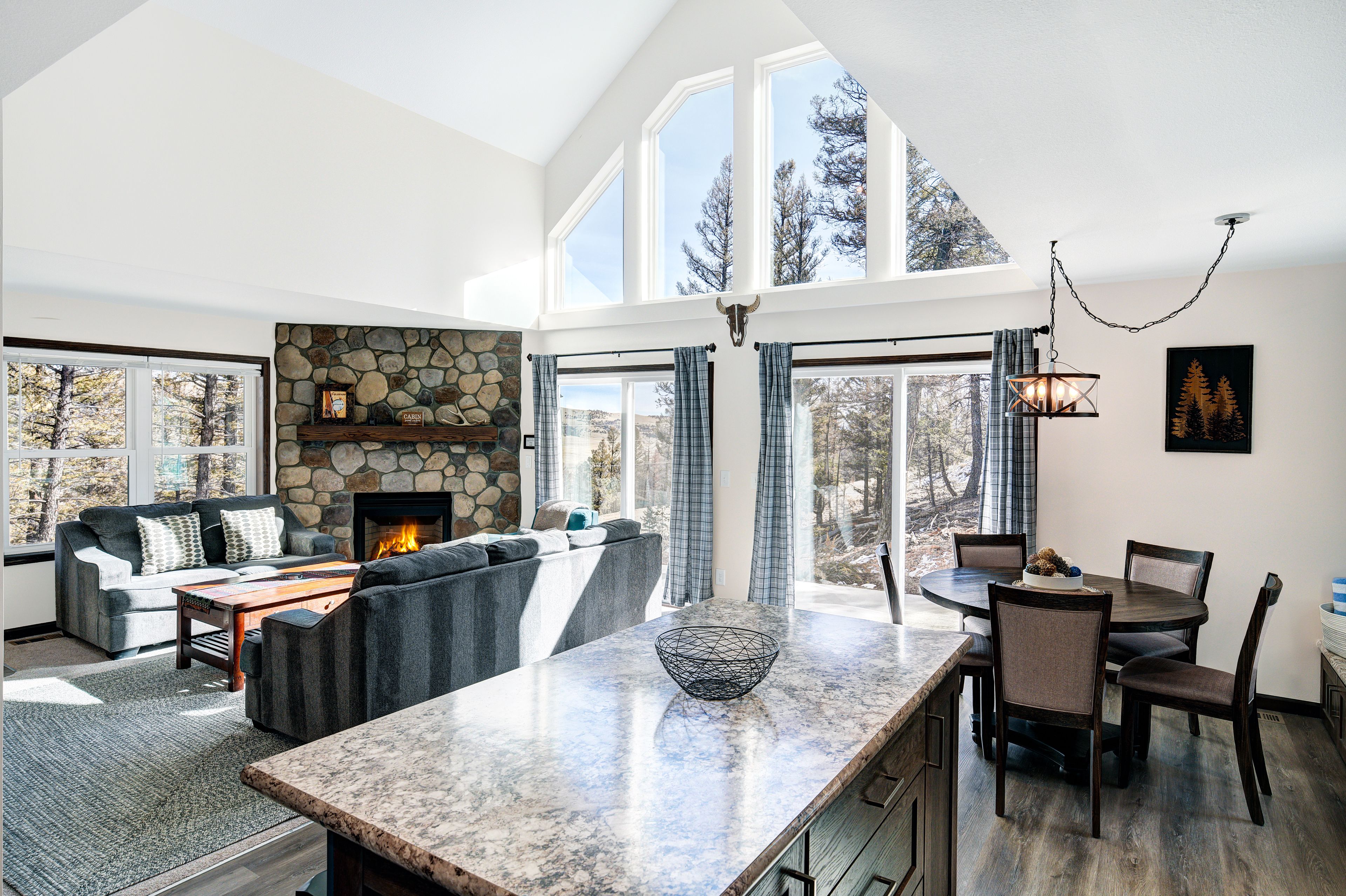  Escape to the Beauty of Redhill Forest in this Turnkey Mountain Retreat - 物件實景