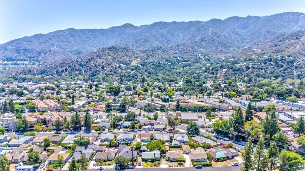 La Crescenta, California, 91214, United States, 3 Bedrooms Bedrooms, ,2 BathroomsBathrooms,Residential,For Sale,1926243
