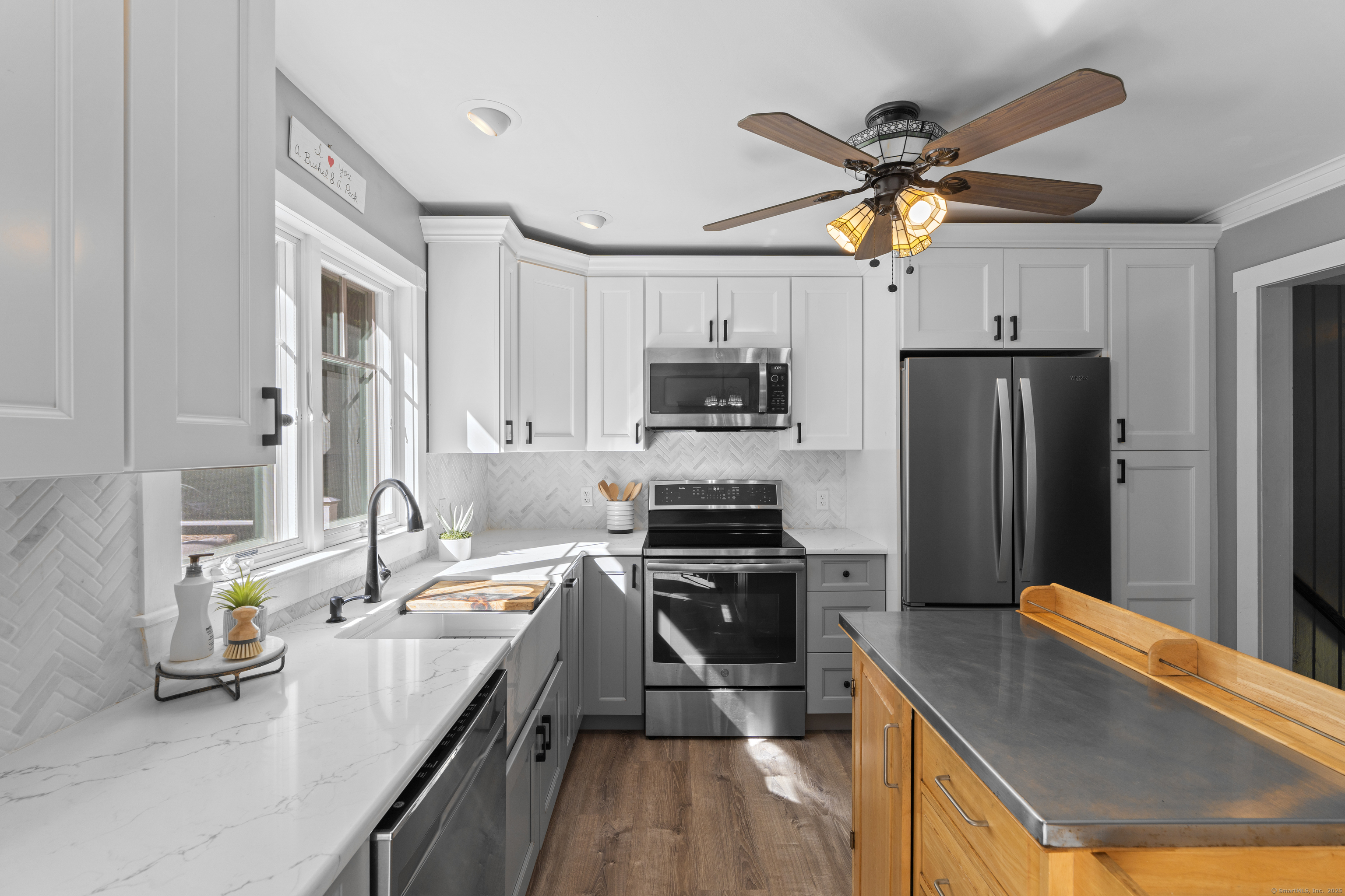 Newtown, Connecticut, 06482, United States, 3 Bedrooms Bedrooms, ,2 BathroomsBathrooms,Residential,For Sale,1962604