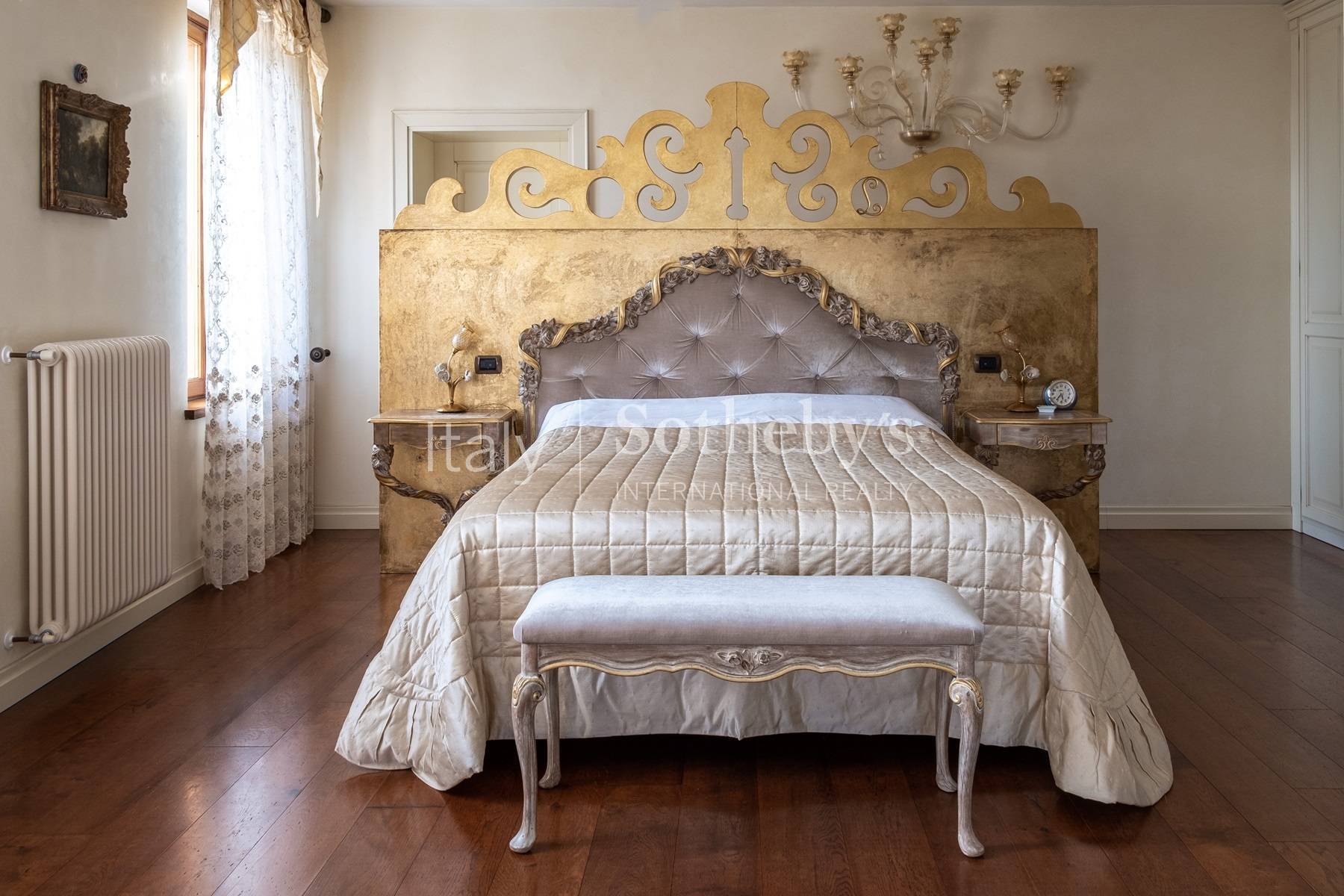  Hillside villa with olive grove and caretaker