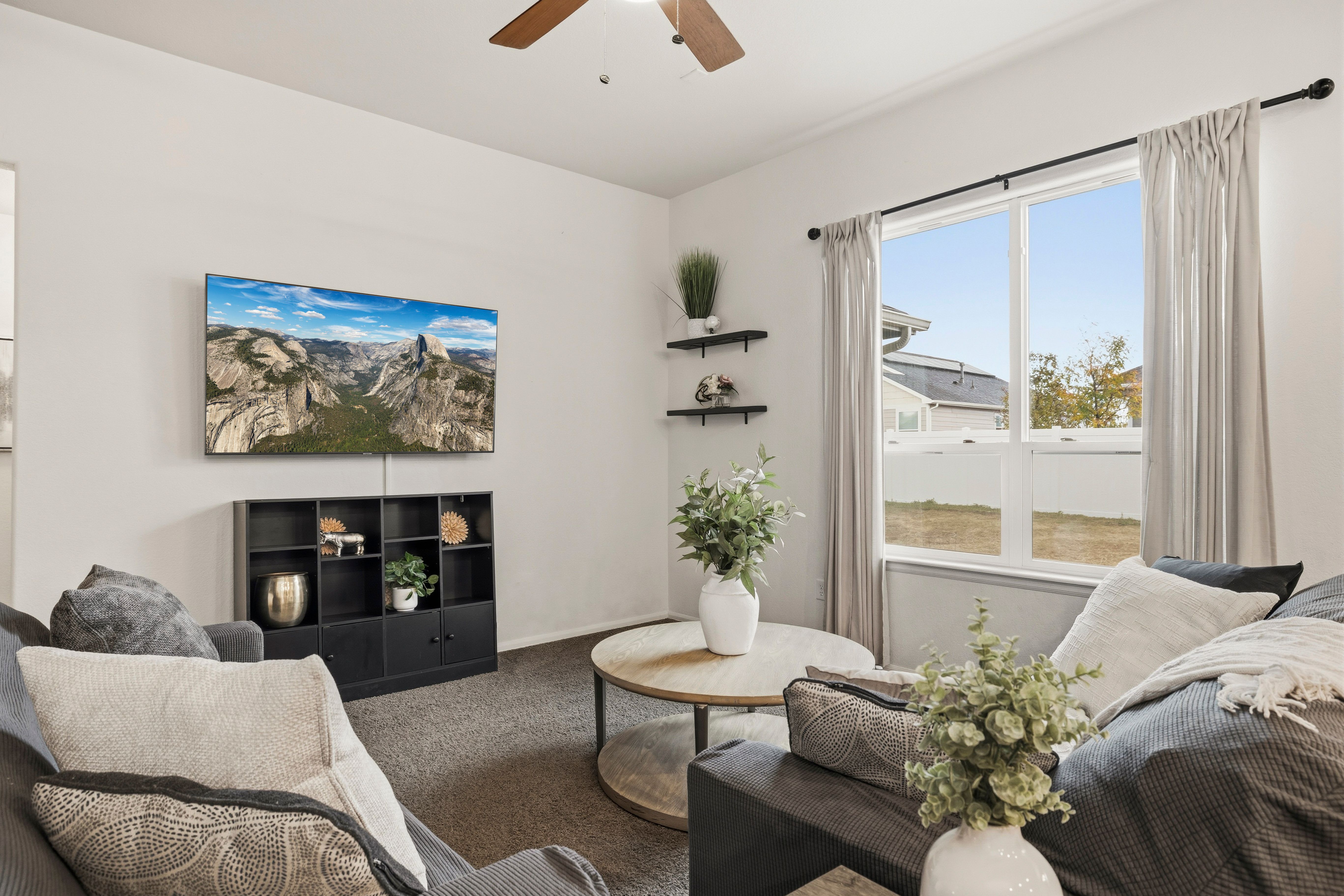  5 Bedrooms, Finished Basement, Solar Paid Off at Closing, I-25 Access - 物件實景