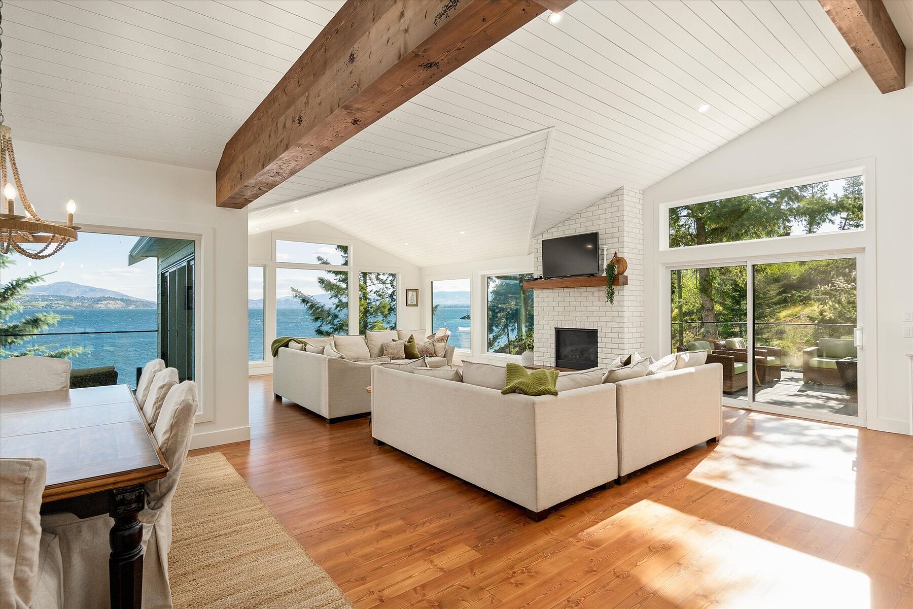  Stunning Home with Privacy - 物件實景