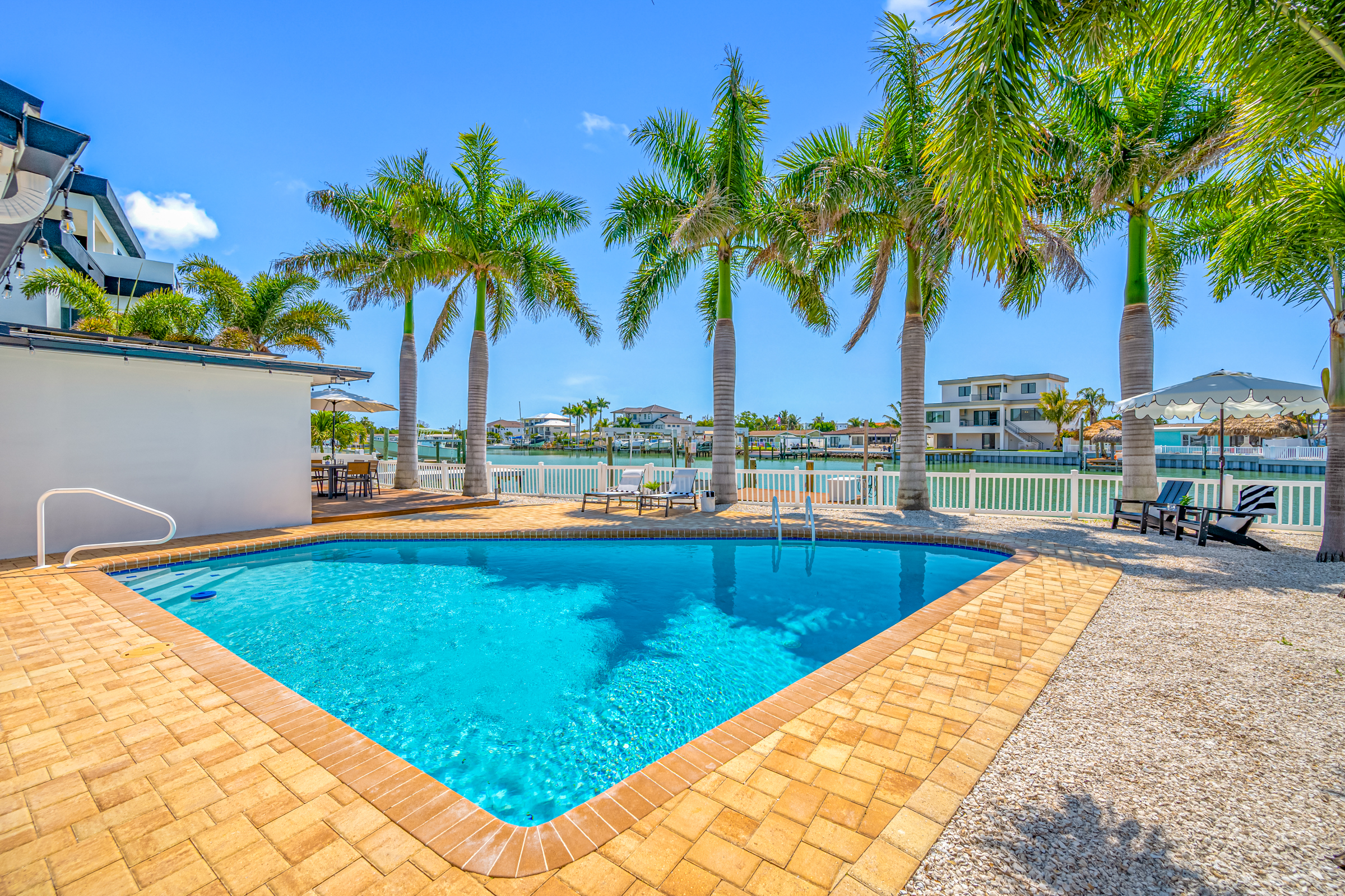 St Petersburg, Florida, 33707, United States, 3 Bedrooms Bedrooms, ,2 BathroomsBathrooms,Residential,For Sale,2034838