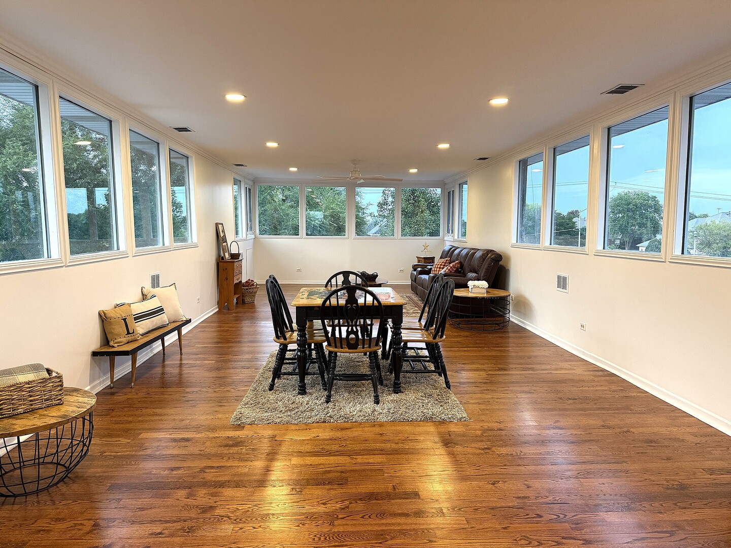 Tinley Park, Illinois, 60487, United States, 6 Bedrooms Bedrooms, ,4 BathroomsBathrooms,Residential,For Sale,1984113