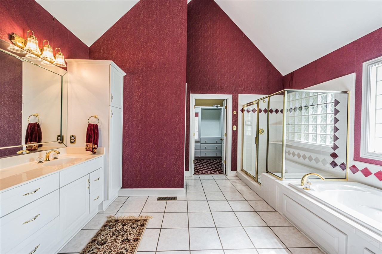 Bowling Green, Kentucky, 42103, United States, 4 Bedrooms Bedrooms, ,4 BathroomsBathrooms,Residential,For Sale,1868382