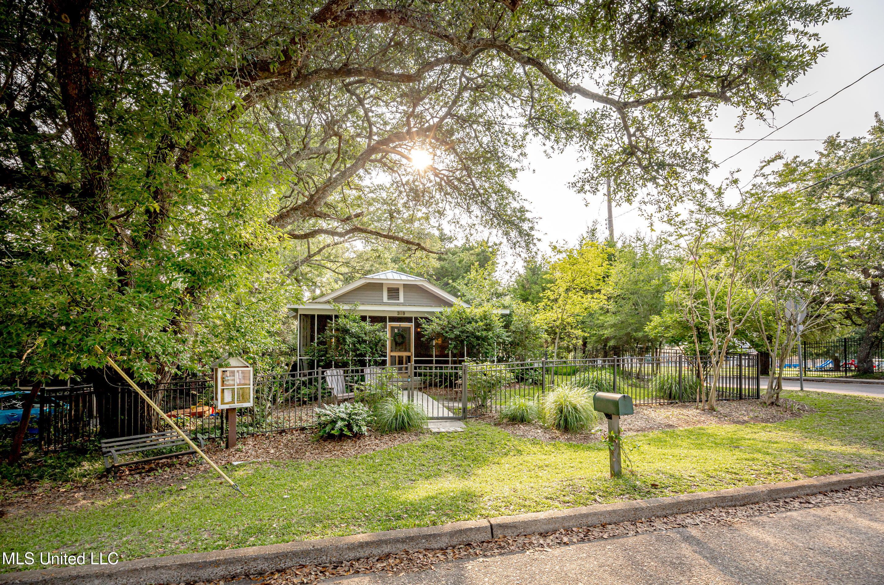 Ocean Springs, Mississippi, 39564, United States, 3 Bedrooms Bedrooms, ,2 BathroomsBathrooms,Residential,For Sale,1987573