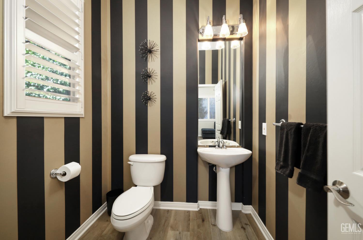 Bakersfield, California, 93312, United States, 3 Bedrooms Bedrooms, ,2 BathroomsBathrooms,Residential,For Sale,1987414