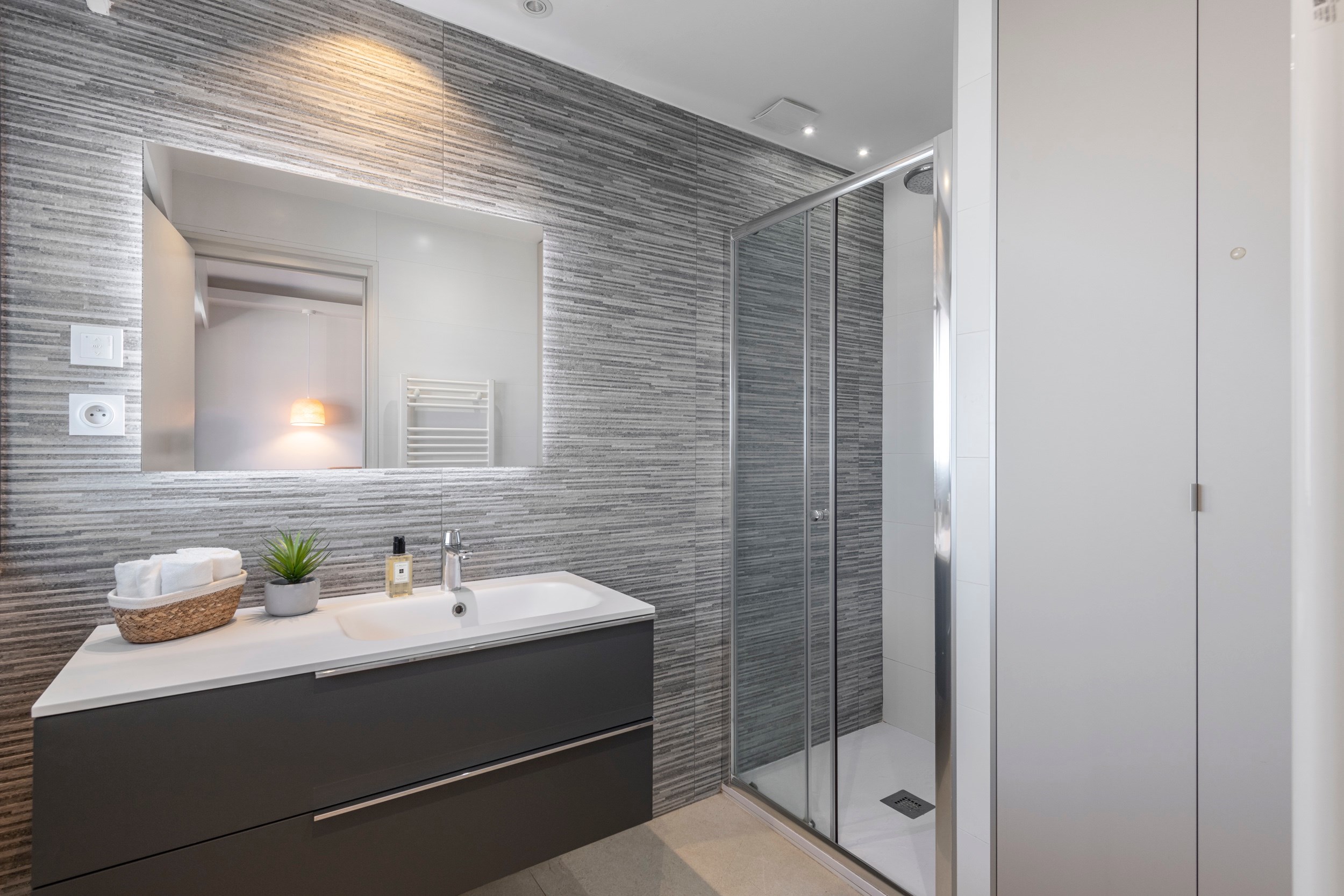  Nice Carré d’Or top floor 2 bedroom apartment with terrace and garage in luxury… - 物件實景